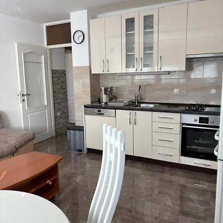 Comfortable & Bright 1-bedroom With Mountain View & Free Parking Kranj