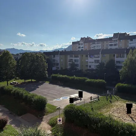 Comfortable & Bright 1-bedroom With Mountain View & Free Parking