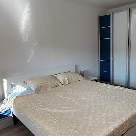 Comfortable & Bright 1-bedroom With Mountain View & Free Parking 아파트