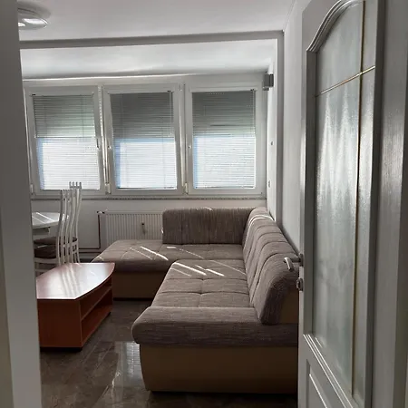Comfortable & Bright 1-bedroom With Mountain View & Free Parking *