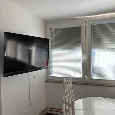 Comfortable & Bright 1-bedroom With Mountain View & Free Parking Apartmán Kranj