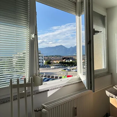 Apartmán Comfortable & Bright 1-bedroom With Mountain View & Free Parking Kranj