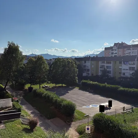 Comfortable & Bright 1-bedroom With Mountain View & Free Parking 아파트 크란